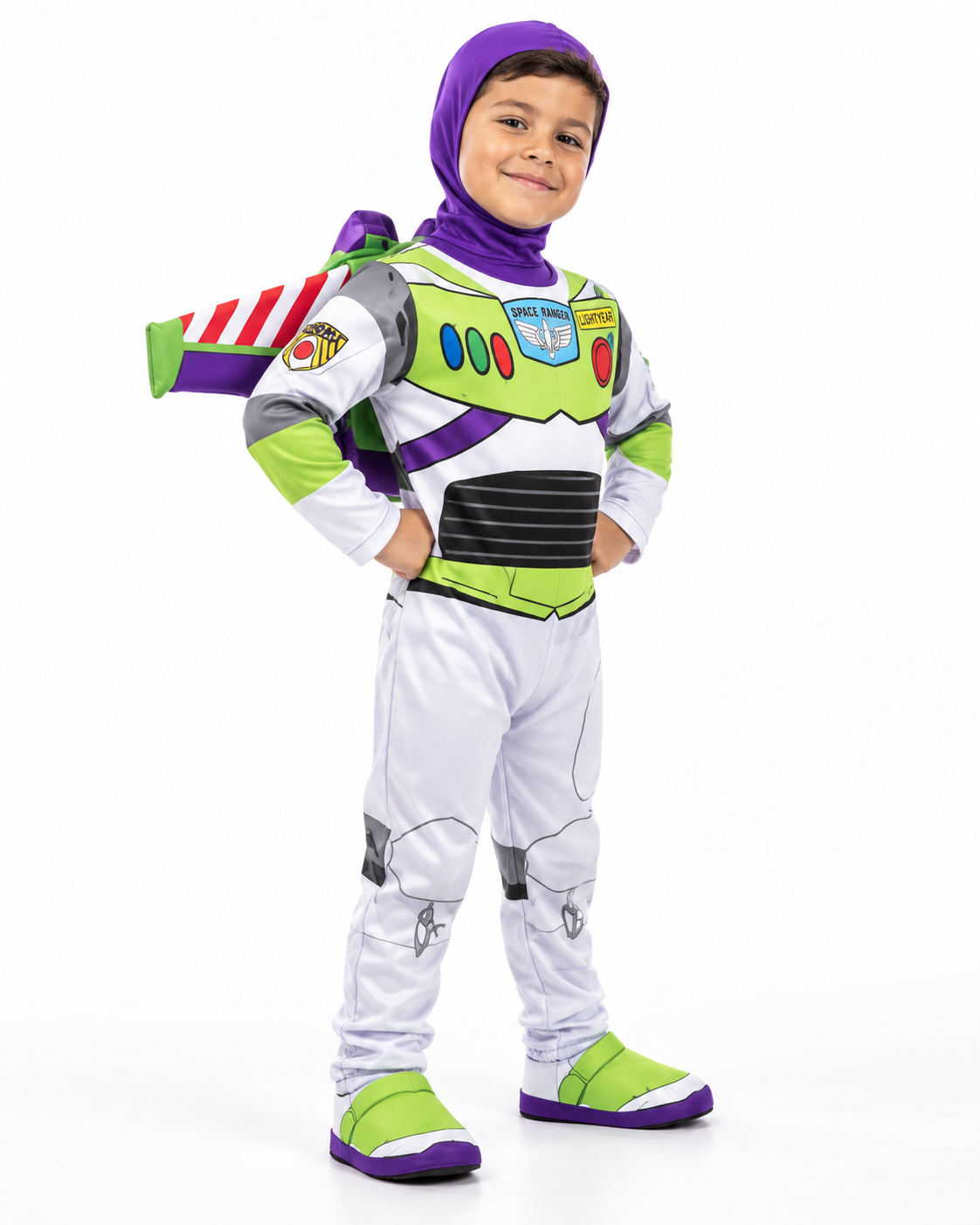 Niño con el disfraz de Buzz Lightyear con alas